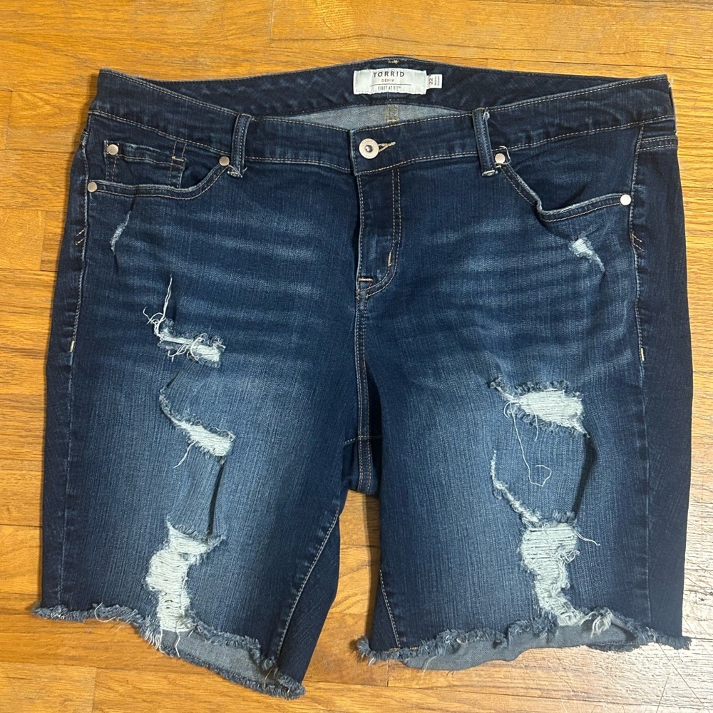 Torrid‎ Distressed Denim Shorts Size 22